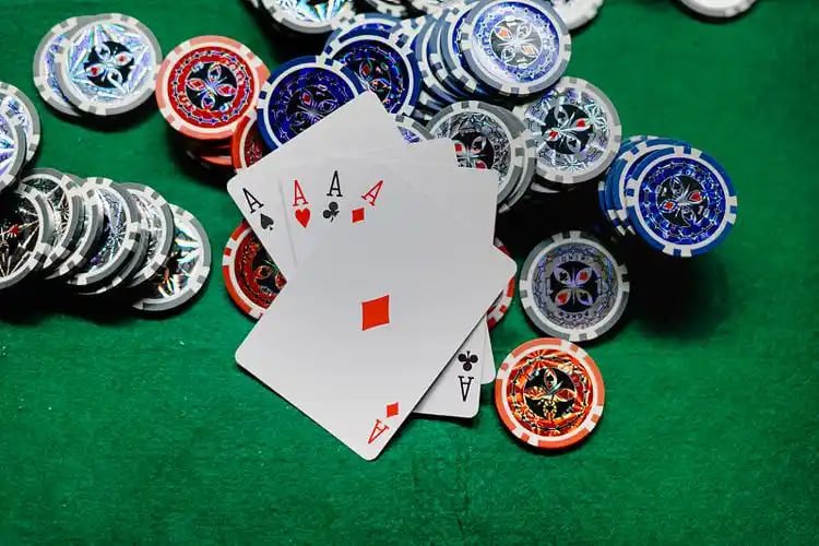 Roulette live-dealer studio environment